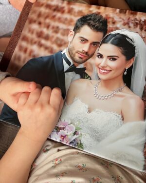 Cevahir Turan Instagram - 19.01.2019 ❤️ 6 yılda iki minik yavru 🥰 İyi ki 🙏 @arman.yildiz Hayatımda verdiğim en güzel karar, söylediğim en güzel ‘evet’ ❤️