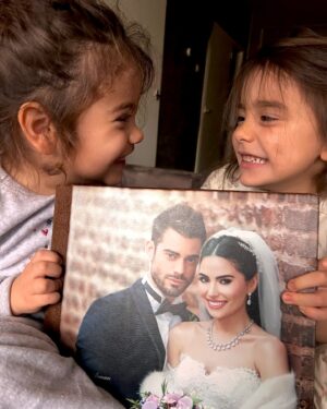 Cevahir Turan Instagram - 19.01.2019 ❤️ 6 yılda iki minik yavru 🥰 İyi ki 🙏 @arman.yildiz Hayatımda verdiğim en güzel karar, söylediğim en güzel ‘evet’ ❤️