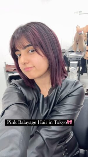 Chahat Anand Instagram - I was so nervous🙈 Tag someone who would look good in this look🧚🏻‍♀️ 

 @balayage_issei worked 4-5 hours on this look omg💫 

#balayagecolor #balayageinspo #instahaircolor #hairchange #instahairstyle