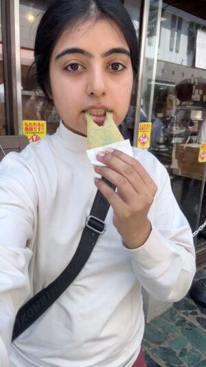 Chahat Anand Instagram - watch till the end so satisfying 😂Send this to someone jiski aise kutai honi chaiiye😂😂😂😂 

mochi is very famous in japan, specially in nara. This one mochi was around 100rs. I regret not taking some back🫣 You can get it from anywhere though. People from all around the world come here and watch the show. There’s a huge crowd because the show starts every 30 minutes as far as i remember. 

#reels #mochi #japonesefood #japanfood #foodposts