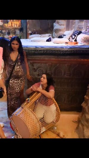 Chahat Pandey Instagram - Here’s the truth—she was taking from the bucket before, so naturally, I saved it. But in this house, two-faced behavior is the norm, and baseless topics are the game. Playing alone, staying real, and standing strong isn’t easy, but I’m doing it wholeheartedly. 💪❤️

 #BiggBoss18 #TruthSpeaks #RealAndResilient #ChahatPandey #ChahatInBB18