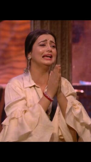 Chahat Pandey Instagram - Shock task? Not exactly my idea of fun—I'm not built for electric surprises! But hey, done and dusted (with a slight jolt)! ⚡️😂

 #BiggBoss18 #ShockSurvivor #DoneAndDusted #ChahatPandey #ChahatInBB18"
