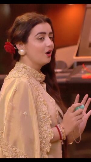Chahat Pandey Instagram - Giving a lesson, but with love—because sometimes kindness makes the biggest impact. ❤️✨ 

#BiggBoss18  #GraceUnderPressure #ChahatPandey #ChahatInBB18