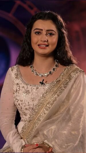 Chahat Pandey Instagram - Grateful for the endless love and support from my co-actors, friends, and family. ❤️

Your faith in me keeps me strong, and your encouragement makes this journey even more special. Together, we’re unstoppable! 🙌

#Gratitude #BlessedWithLove #ChahatInBB18 #chahatpandey