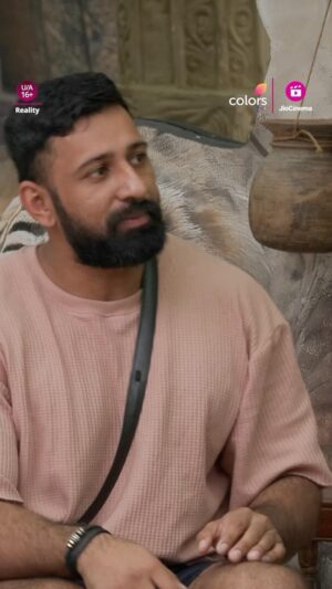 Chahat Pandey Instagram - Rajat ke pairon ke gesture par Chaahat ne dikhaya instant action. Kya hoga Rajat ka reaction to this situation? 

Dekhiye #BiggBoss18 @colorstv aur #JioCinema par.

#BB18 #BiggBoss18onJioCinema #BiggBoss @beingsalmankhan @rajat_9629 @chahatpandey_official