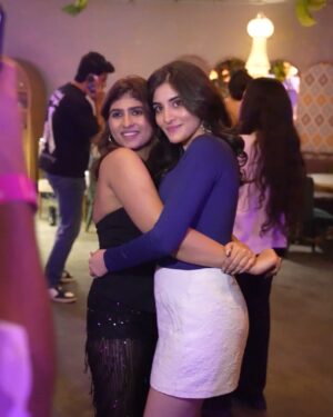 Chandni Bhabhda Instagram - 22-11-24
Mummy se pucha aapko kaisa lag raha hai ki aapki beti 25 ki ho gayi toh mumma ne kaha
- 
बिटिया ने पूछा मुझसे ,,,,,मैं पच्चीस की हो गई ,आपको कैसा लगता है ?
मैंने कहा सुनो लाडो ,,,,,,😊

क्या और कैसे कहूं कि ,मुझको को कैसा लगता है |
पैदा होने से बड़े होने तक ,बच्चा छोटा ही लगता है |

दिन की शुरुआत दुआओं से ,रातों में लौरी गाती हूँ |
अरमान तुम्हारे पूरे हो ,मंदिर की चौखट जाती हूँ |

चांदनी खिले  सितारों संग ,चाँद भी चमकता रहे |
दुनियाँ जहां की दुआएं मिले,उपवास मन्नते रखती हूँ |

हर इक ख्वाब हो पूरा ,सुनहरा हो हर इक सपना ,
बुरी बला से बचाए ईश्वर , इसलिए दीप जलाती हूँ |

ब्रह्मचर्य से गृहस्थ जीवन में ,पदार्पण की उम्र 25 है |
करियर संग विवाह ,बच्चे ,सभी की ख्वाहिश रखती हूँ |

तेरे  संग सब कुछ जुड़ा हुआ ,बस दिल की बात बताती हूँ |
सही वक्त पर सही फैसला ,हौसलों संग सिखाती हूँ |
 
I love you mumma ♥️🧿

#birthdaydump #birthdaypost