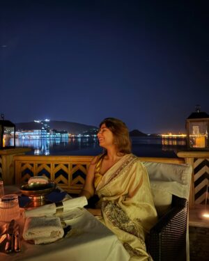 Chandni Bhabhda Instagram - I guess the real view is behind the Camera, I meant the SheeshMahal ♥️💫✨
Udaipur is one of my most favourite cities and it has my heart 🥺

#chandnimimic #udaipur #udaipurdiaries #rajasthan #vlog