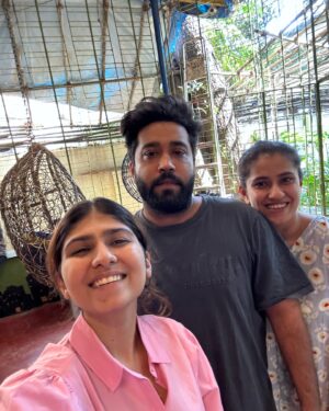 Chandni Bhabhda Instagram - I recently did an Acting Workshop from @seemabhargavapahwa Ma’am 
Yeh 10 din were one of the best 10 days of my life ♥️ 
Kitni saari cheezein seekhne mili. 
- Khud ko janna seekha 
- Thinking and sticking to the thought of the character. 
- Hadsa > Action > Reaction 
- Actor kabhi jhooth nahi bol sakta camera ke aage, camera sab pakad leta hai. 
- Acting is a team work aap akele kuch nahi kar sakte. You must have empathy for everyone. 
- Sirfh apne liye kaam nahi karna hai, pure group ke liye kaam karna hai 
- Observation > Impluse > Feel
- Not loosing yourself to anything 
- Feeling every emotion and letting go the fear of judgment. 
Khul ke galtiyaan kari kyonki koi judge nahi kar raha tha & Met amazing talented people too. 
Grateful and Thankful for this workshop. ♥️🧿🫶

#Chandni #ActingWorkshop #seemapahwa