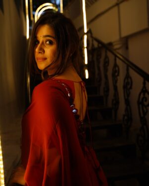 Chandni Bhagwanani Instagram - Last lot of pictures ❤️
..
..
..
#chandnibhagwanani #redsaree #baarish #telugu #foryou