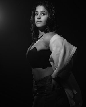Chandni Bhagwanani Instagram - Main Character Energy… 😉
Showcasing beauty as it is 
..
..zeroedit 
#potraitphotography #natural #blackandwhite #carbonphotography #chandnibhagwanani #blemishes