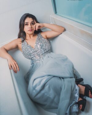 Chandni Bhagwanani Instagram - Baby just say yes 💖
..
..
..
#chandnibhagwanani #photoshoot #pictureoftheday #fairyprincess #fairytale