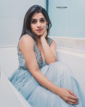 Chandni Bhagwanani Instagram - Baby just say yes 💖
..
..
..
#chandnibhagwanani #photoshoot #pictureoftheday #fairyprincess #fairytale