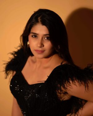 Chandni Bhagwanani Instagram - Jao So Jao Sitarein Kal ki Raat Dhal Chuki Hai 😉