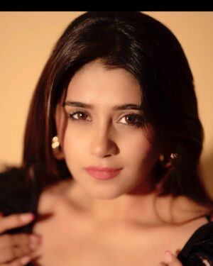 Chandni Bhagwanani Instagram - Jao So Jao Sitarein Kal ki Raat Dhal Chuki Hai 😉