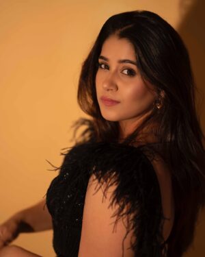 Chandni Bhagwanani Instagram - Jao So Jao Sitarein Kal ki Raat Dhal Chuki Hai 😉