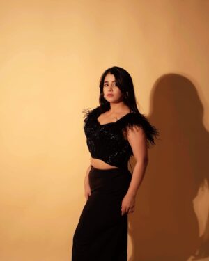 Chandni Bhagwanani Instagram - Jao So Jao Sitarein Kal ki Raat Dhal Chuki Hai 😉