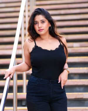 Chandni Bhagwanani Instagram - 🖤⚔️