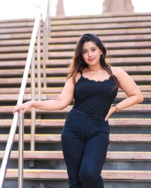 Chandni Bhagwanani Instagram - 🖤⚔️