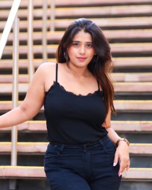 Chandni Bhagwanani Instagram - 🖤⚔️