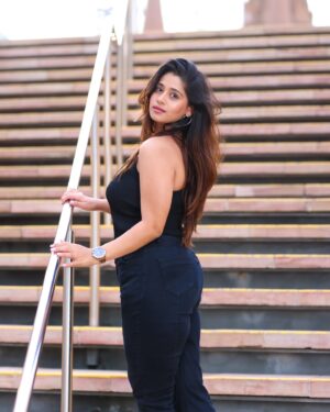 Chandni Bhagwanani Instagram - 🖤⚔️