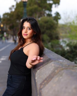 Chandni Bhagwanani Instagram - 🖤⚔️