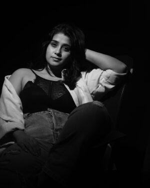 Chandni Bhagwanani Instagram - Main Character Energy… 😉
Showcasing beauty as it is 
..
..zeroedit 
#potraitphotography #natural #blackandwhite #carbonphotography #chandnibhagwanani #blemishes