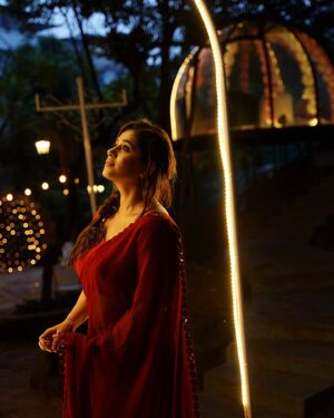 Chandni Bhagwanani Instagram - The lady in red 
..
..
..
#chandnibhagwanani #trending #saree #redaesthetic
