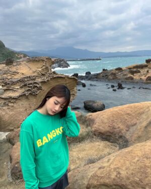Chanidapa Pongsilpipat Instagram - Windy day. 🌬️ #yehliugeopark #yehliu #newtaipeicity #taiwan #ChaniInAsia #prada