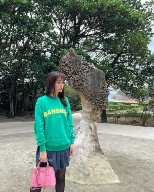 Chanidapa Pongsilpipat Instagram - Windy day. 🌬️ #yehliugeopark #yehliu #newtaipeicity #taiwan #ChaniInAsia #prada