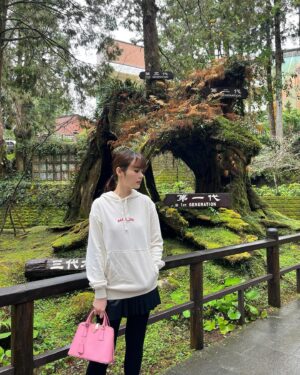 Chanidapa Pongsilpipat Instagram - Nature Therapy with Hinoki Cypress. 🌿🍁 #alishan #alishannationalscenicarea #alishannationalforestrecreationarea #chiayi #taiwan #ChaniInAsia #prada