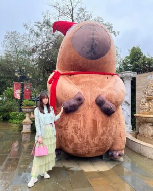 Chanidapa Pongsilpipat Instagram - Rain is just confetti from the sky. 🍫 #conaschocolate #conaschocolatecastle #capybara #nantou #taiwan #ChaniInAsia #prada