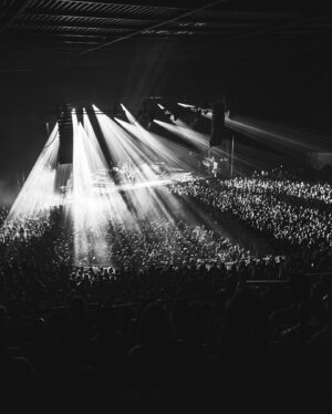 Charlotte Cardin Instagram - Hier à Lille, j’ai joué devant ma plus grande salle européenne à vie. Vous étiez un public inoubliable. J’en ai encore des frissons.