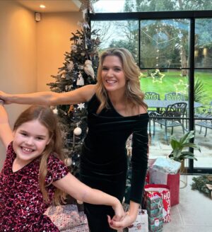 Charlotte Hawkins Instagram - A very Merry Christmas from us to you! 🎅🏼 Such a special day with those who mean the most 🥰 Cheers to you & raising a glass to those not with us, it’s a time we miss them the most. Remembering my lovely Dad 🥂 Sending love to you & yours, hug them tight ❤️ Christmas velvet dress from @meandthee ✨#christmas