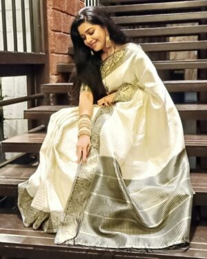 Chaya Singh Instagram - Filled with gratitude, shinning in love

Am grateful to my well wishers( Maansi and Sharon ) for this beautiful saree they gifted me, it’s their love thats reflecting in me. 
Love u all. Thank you.

#gifted #grateful #thankful #wellwishers #instafam #