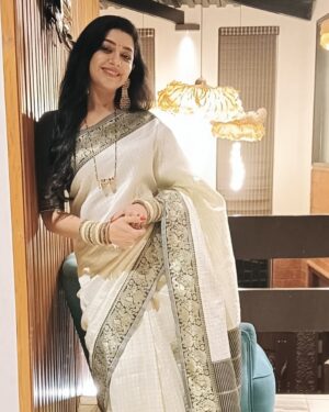 Chaya Singh Instagram - Filled with gratitude, shinning in love

Am grateful to my well wishers( Maansi and Sharon ) for this beautiful saree they gifted me, it’s their love thats reflecting in me. 
Love u all. Thank you.

#gifted #grateful #thankful #wellwishers #instafam #
