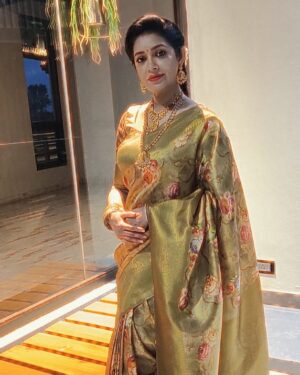 Chaya Singh Instagram - Real Gold is not afraid of the melting pot⭐️

Stylist: @nithiyamogli 
  @rafiullah78 
Hair: @geetha_hairstyle 
PC: @gowthamgb100 

#picoftheday #actress