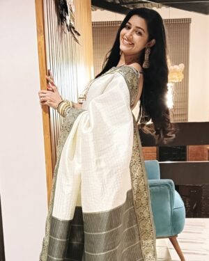 Chaya Singh Instagram - Filled with gratitude, shinning in love

Am grateful to my well wishers( Maansi and Sharon ) for this beautiful saree they gifted me, it’s their love thats reflecting in me. 
Love u all. Thank you.

#gifted #grateful #thankful #wellwishers #instafam #