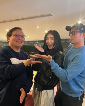 Cheryl Yang Instagram - 歡歡喜喜 開開心心 的 殺青了🌹
好喜歡所有的人💕🥰
殺青後唯一想做的事
調 時 差 ！

#今晚11點上床