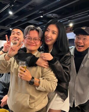 Cheryl Yang Instagram - 歡歡喜喜 開開心心 的 殺青了🌹
好喜歡所有的人💕🥰
殺青後唯一想做的事
調 時 差 ！

#今晚11點上床