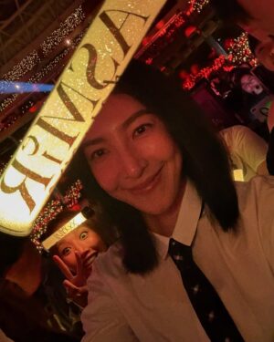 Cheryl Yang Instagram - 每一次演唱會～都會臣服於妹姐歌聲、魅力及舞台，而且一次比一次深！真想場場都在！！🤣🤣🤣羨慕今晚去看演唱會的你們～

#感謝這世界有張惠妹的歌聲
#要能hold住大巨蛋是非凡之人
#要特別感謝川哥🌹
#跳起來