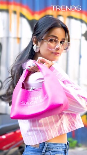 Chetna Pande Instagram - Your favorite styles, your favorite prices 🎈
End of Season Sale is live at TRENDS, shop now at your nearest store 🛍

@trends.official 

#trends 

Campaign by @adzione