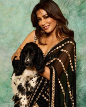 Chitrangada Singh Instagram - Wishing you and your loved ones a beautiful Diwali 🪔May it light up our lives and our hearts with love and joy ✨💫❤️🪔.
.
.

Outfit : @vvanivats 
📸 @vikram_rana