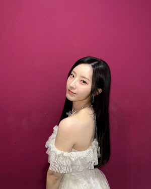 Cho Ha-seul Instagram - 🎊Fragile Eyes 첫방🎊
