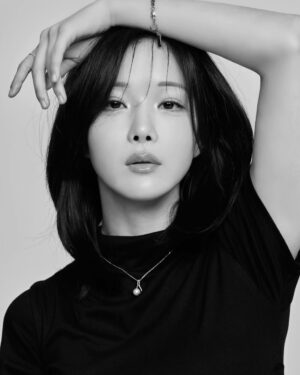 Cho Hyun-young Instagram - 스토리에만 올리고 피드에 올리는거 깜빡쓰..

몇번째가 젤 좋음?