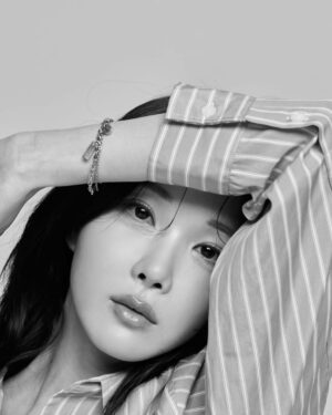 Cho Hyun-young Instagram - 스토리에만 올리고 피드에 올리는거 깜빡쓰..

몇번째가 젤 좋음?