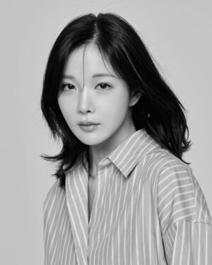 Cho Hyun-young Instagram - 스토리에만 올리고 피드에 올리는거 깜빡쓰..

몇번째가 젤 좋음?