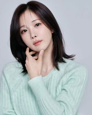 Cho Hyun-young Instagram - 스토리에만 올리고 피드에 올리는거 깜빡쓰..

몇번째가 젤 좋음?