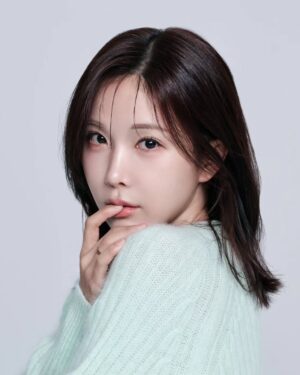Cho Hyun-young Instagram - 스토리에만 올리고 피드에 올리는거 깜빡쓰..

몇번째가 젤 좋음?