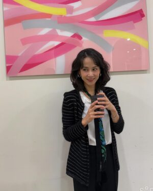 Cho Yeo-jeong Instagram - 무대인사 출근길 샷🍩