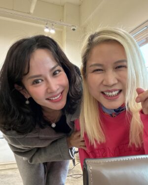 Cho Yeo-jeong Instagram - 무대인사 출근길 샷🍩